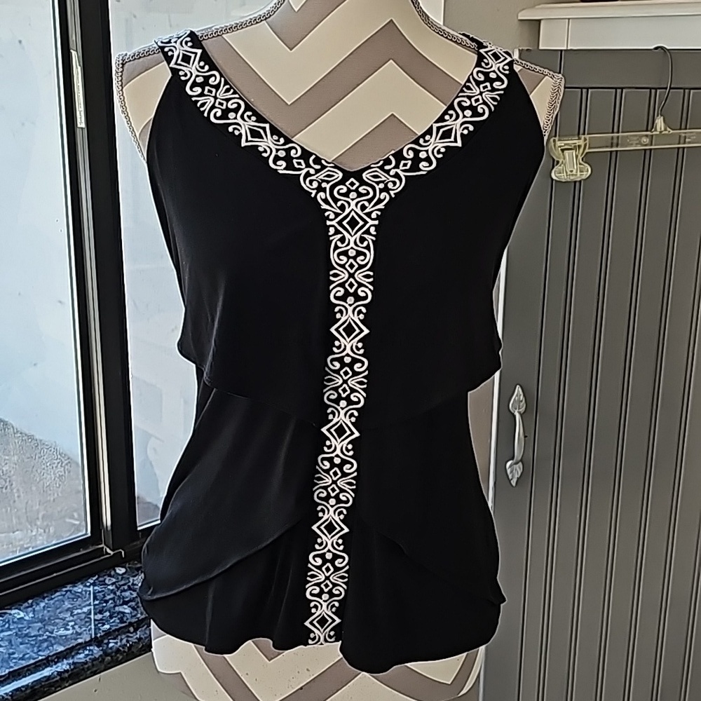 White House Black Market top size XXS.